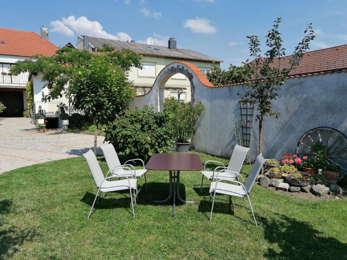 Gaestehaus Anita Breitenbrunn  Exterior photo