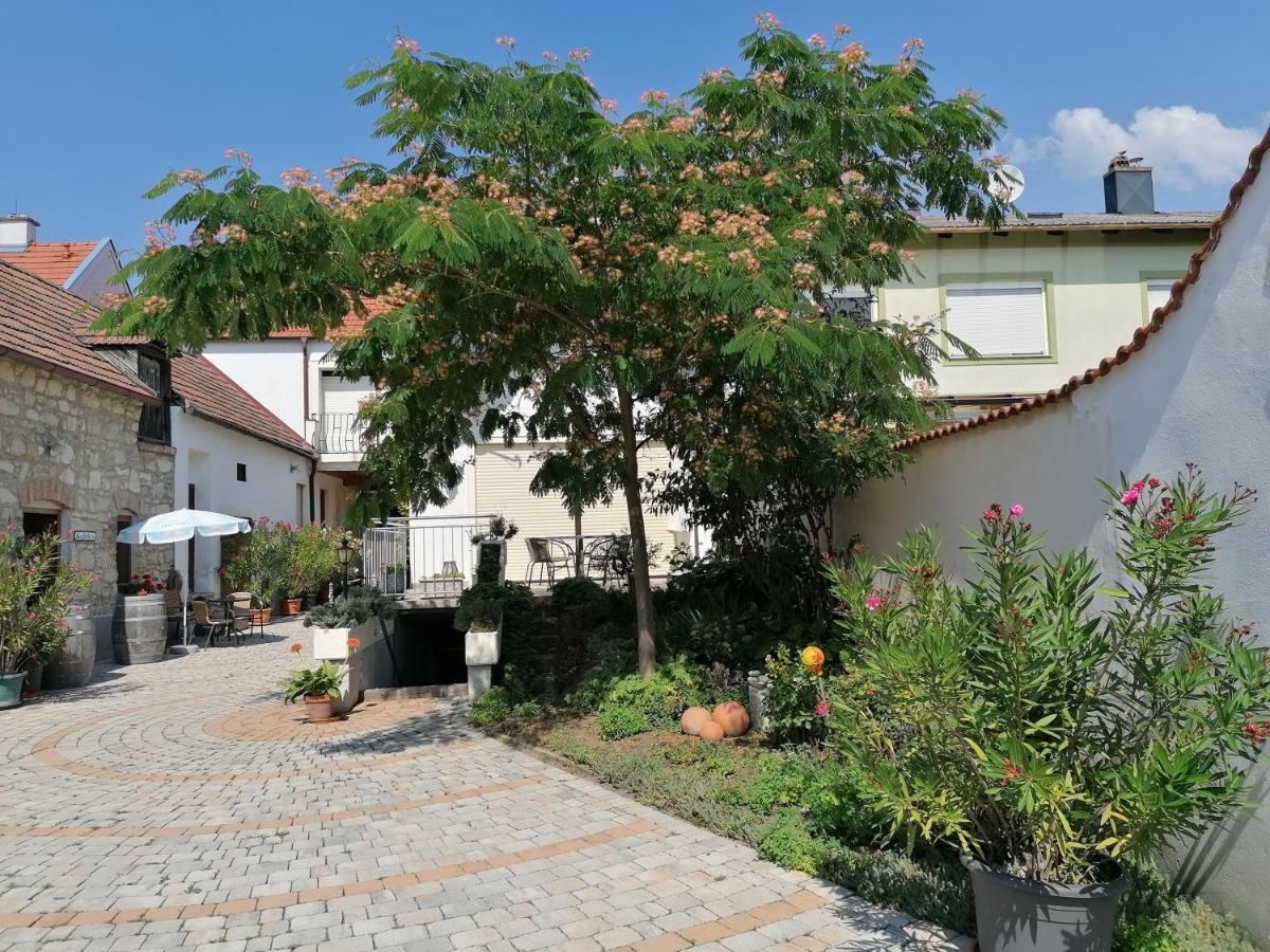 Gaestehaus Anita Breitenbrunn  Exterior photo